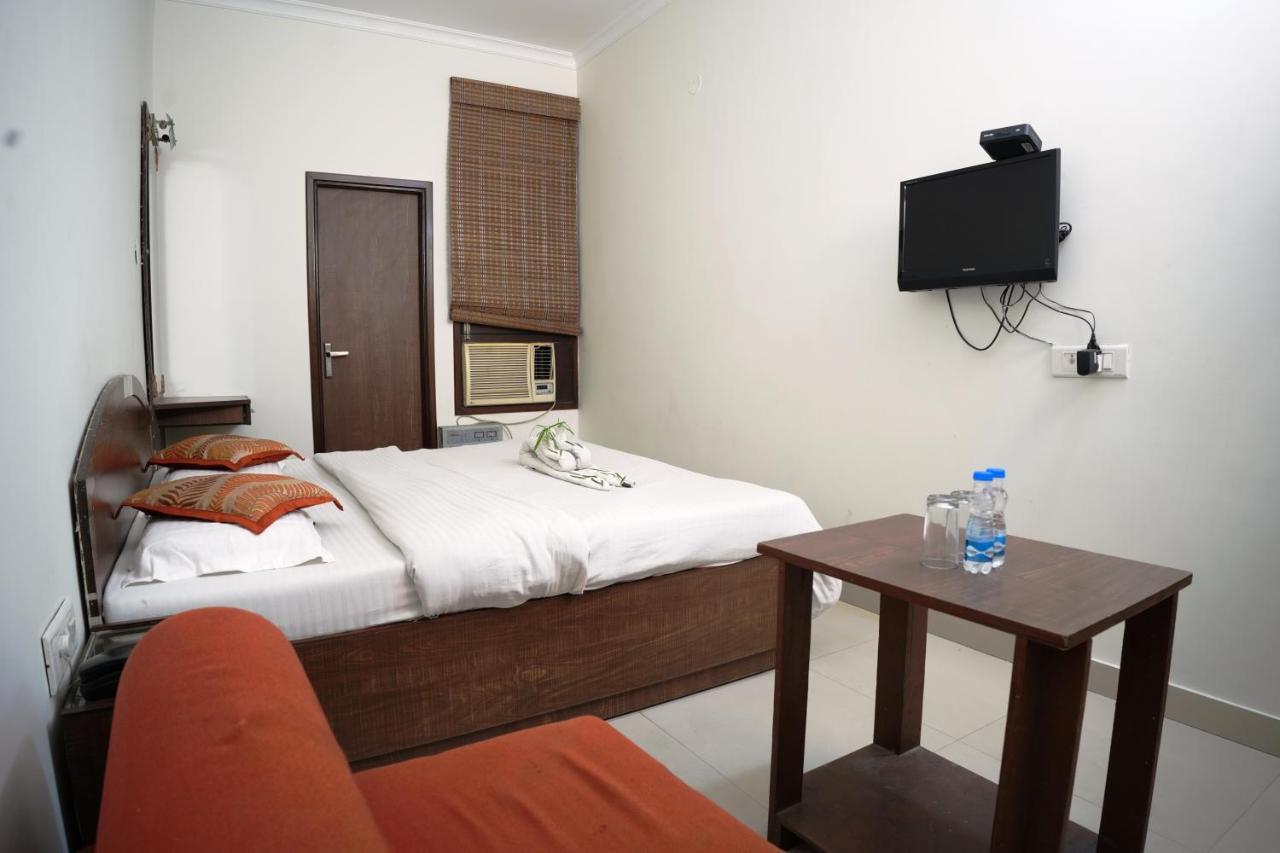 Hotel Holiday Comfort Amritsar Exterior foto