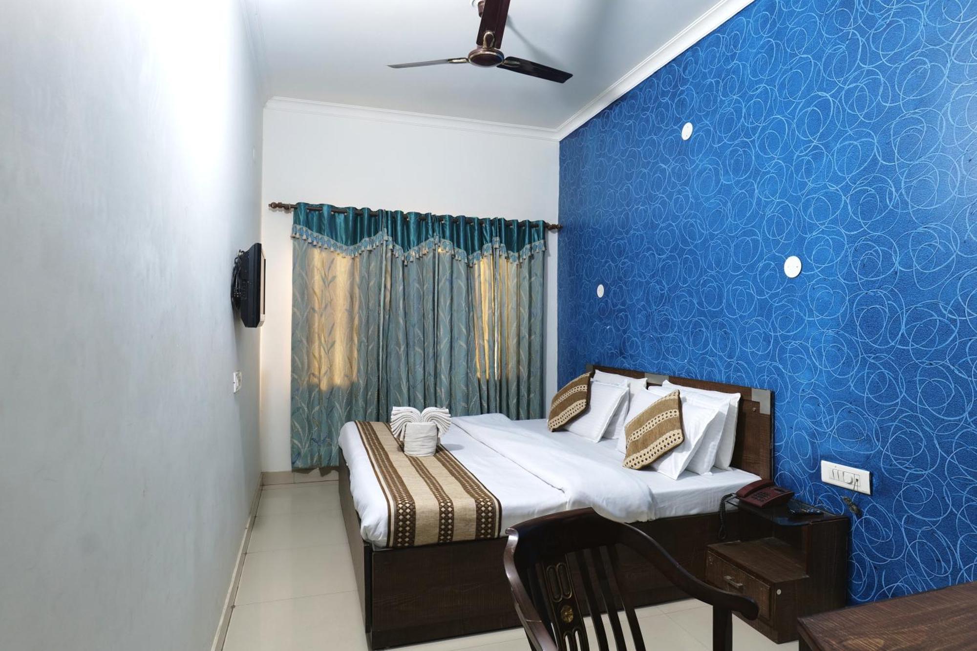 Hotel Holiday Comfort Amritsar Exterior foto