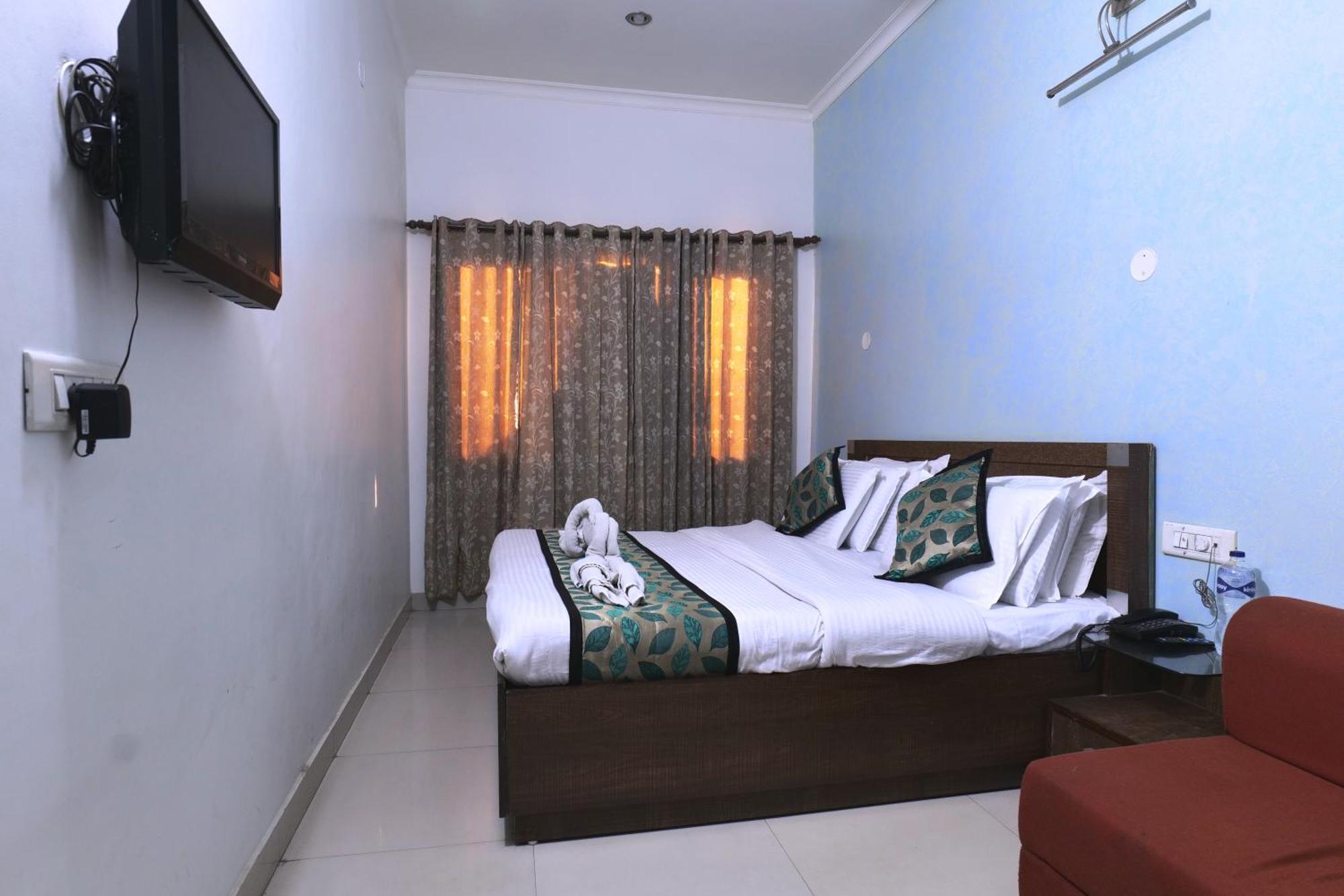 Hotel Holiday Comfort Amritsar Exterior foto